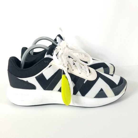 ADIDAS NEO CLOUDFOAM Women US 7 BLACK WHITE Geometric Running SNEAKERS AW5284 - Picture 1 of 10